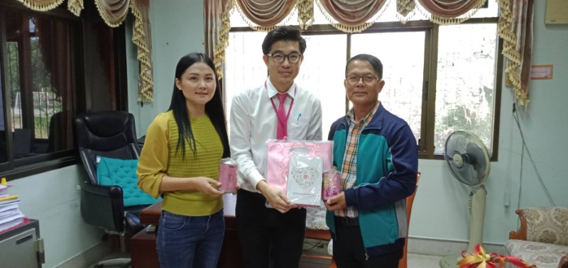 ธนาคารออมสิน ได้มามอบของขวัญพร้อมสวัสดีปีใหม่