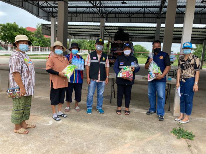 ตรวจเยี่ยวและแจกของ อุปโภค บริโภค ผู้มาจากพื้นที่เสี่ยง