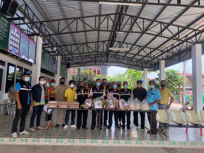 นายกองสิน วิเศษศิลปธร นายก อบต.โนนข่า ลงพื้นที่ มอบถุงยังชีพ แก่ประชาชนในเขตพื้นที่