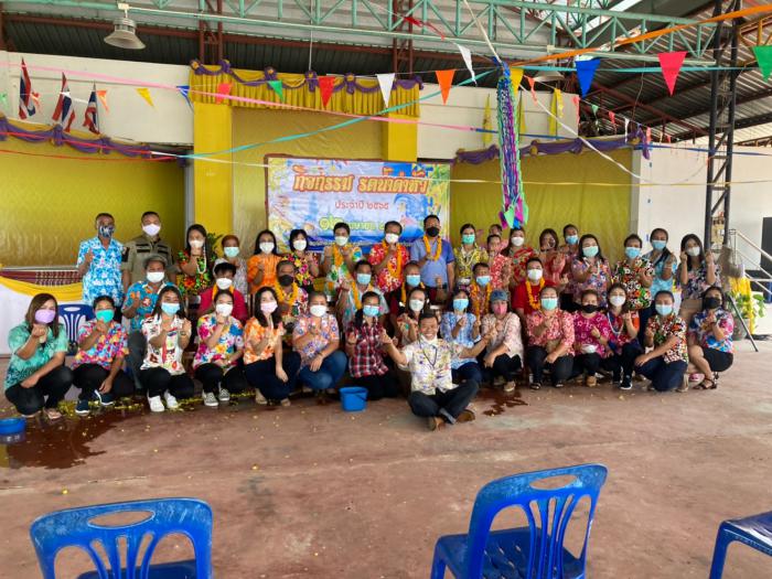 ประเพณีสงกรานต์ รดน้ำดำหัวคณะผู้บริหาร องค์การบริหารส่วนตำบลโนนข่า