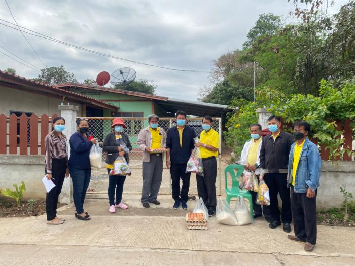 นายกองสิน วิเศษศิลปธร นายกองค์การบริหารส่วนตำบลโนนข่า ได้ลงพื้นที่ มอบถุงยังชีพให้ผู้ที่กักตัว