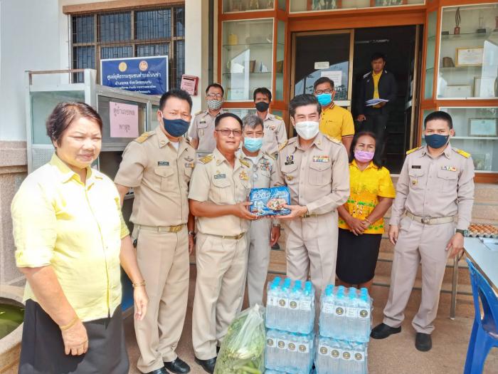 นายอำเภอพล ได้ลงพื้นที่ ตรวจเยี่ยม และมอบเครื่องอุปโภคบริโภค ใส่ตู้ พาสุข ณ องค์การบริหารส่วนตำบลโนนข่า อำเภอพล จังหวัดขอนแก่น