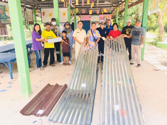 อบต.โนนข่า ได้มอบวัสดุอุปกรณ์ แก่ผู้ประสบเหตุ "วาตภัย" ในเขตพื้นที่ตำบลโนนข่า